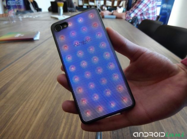 Alcatel presenta a5 led, terminale di fascia media con retro a led ... Mobili a giorno con terminale ad angolo