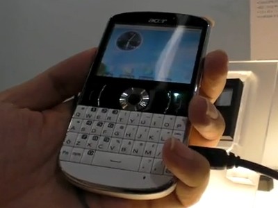 Acer beTouch E130, l'Android con anima Blackberry - Video