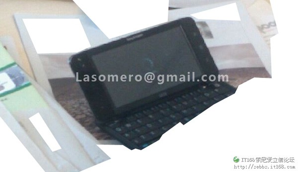 Sony Ericsson prepara un terminale Android da 5 pollici con tastiera QWERTY?