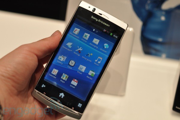 Sony Ericsson Xperia Arc annunciato; specifiche tecniche, foto, video e primi hands-on