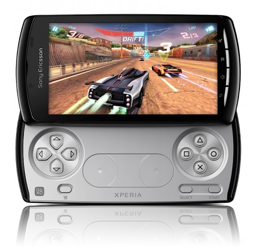 Sony Ericsson Xperia Play presentato, in vendita da Marzo