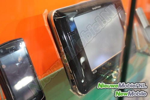 Trapelate foto di un prototipo di tablet Sony Ericsson
