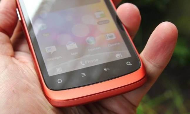HTC Desire S si tinge di rosso, per Vodafone (foto)