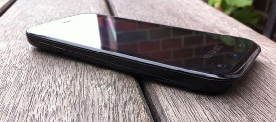 LG Optimus Sol: nuovo smartphone Android di fascia media