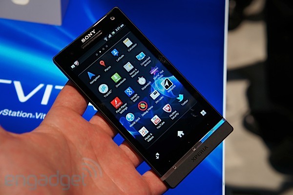 Sony Xperia S vanta un rivestimento “sporco-repellente” e “ricarica rapida”