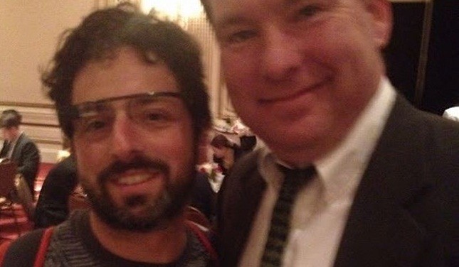 Sergey Brin sorpreso con un prototipo di Google Glasses