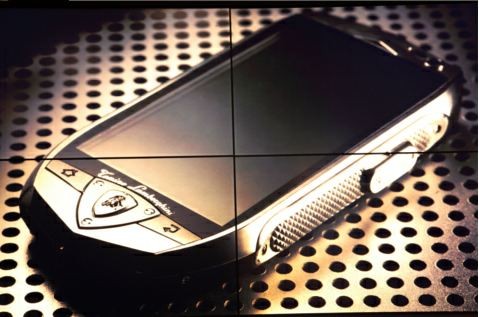 Arriva il telefono di lusso con 2 GB di RAM: ecco il Lamborghini TL700