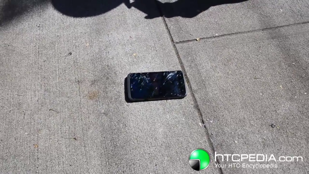 HTC One X, il Gorilla Glass 2 è un flop? [Video Drop Test]