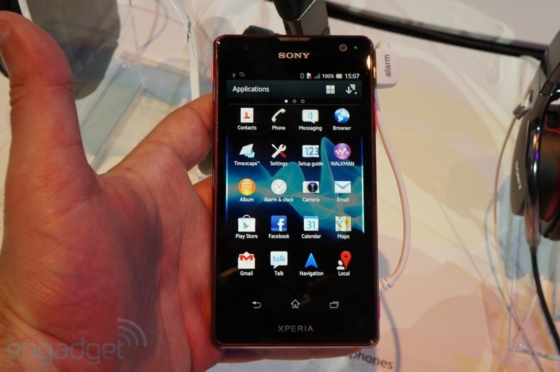 Sony Xperia T: display Bravia vs display Super AMOLED