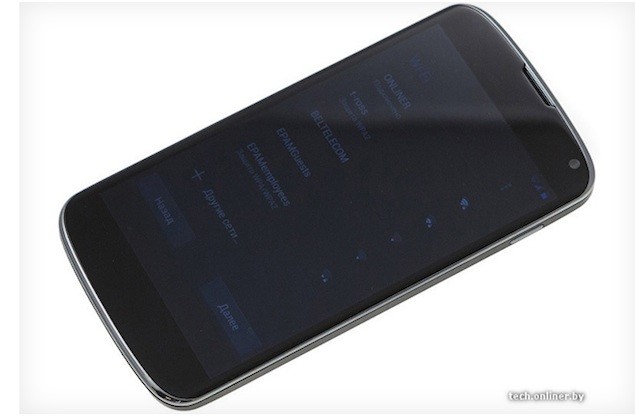 LG Nexus 4 senza cover posteriore [FOTO]