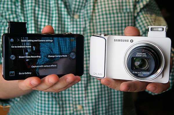 Samsung Galaxy Camera: James Franco diventa fotografo per lo spot