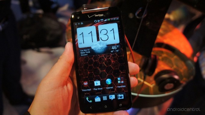 HTC Droid DNA: phablet Android per gli USA con Verizon
