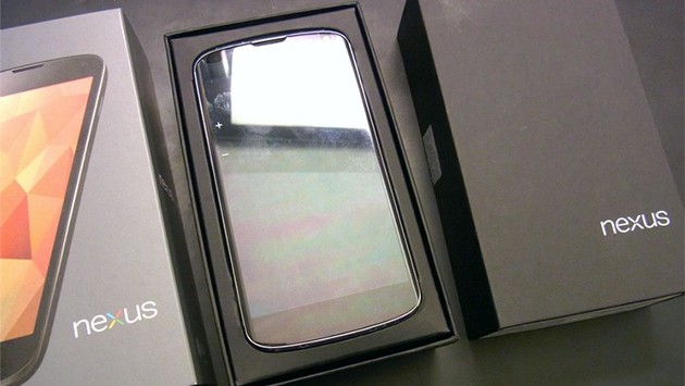 Il Nexus 4 in Francia viene venduto con gli auricolari inclusi nella confezione