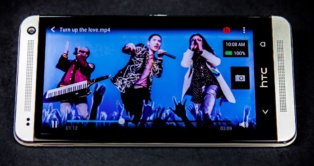 HTC One: nuovo spot pubblicitario per BoomSound