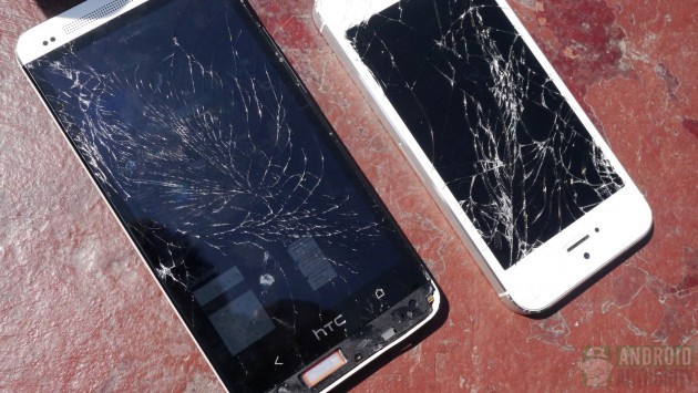 HTC One vs iPhone 5: un drop test svela quale smartphone è più resistente agli urti