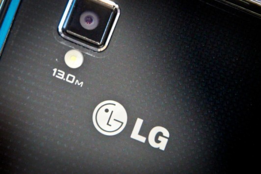 LG Optimus G2: i tasti di accensione e del volume saranno sul retro a causa dello spessore contenuto