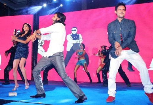 [VIDEO] Samsung Galaxy S IV, strambo remake di Gangnam Style per il launch party indiano