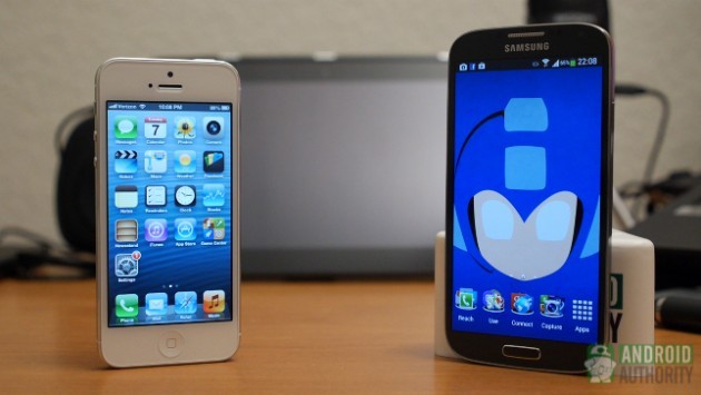 Samsung Galaxy S4 vs Apple iPhone 5: eccovi una serie di test di resistenza estrema
