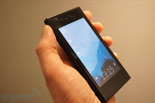Smartphone Jolla con Sailfish OS: ecco un primo hands-on