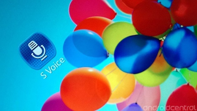 Samsung Galaxy S4: S-Voice sfida il rivale Siri
