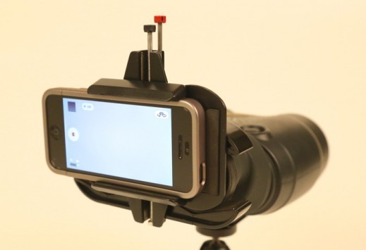 [VIDEO] Zoom ottico per tutti: ecco Snapzoom, per usare binocoli e telescopi con lo smartphone