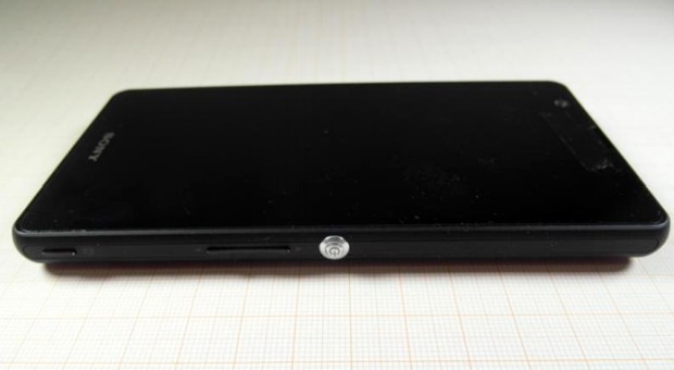 Sony Xperia A: smartphone da 5 pollici e batteria removibile da 2'300 mAh approvato dalla FCC