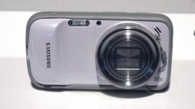 Samsung Galaxy S4 Zoom: ufficialmente disponibile da domani nel Regno Unito a 515€