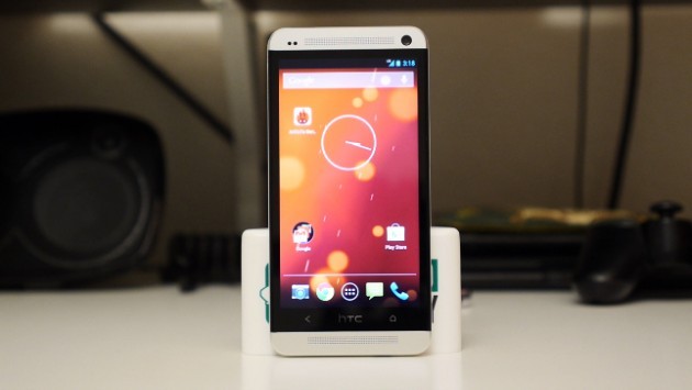 HTC One standard, passi avanti per la trasformazione completa in Google Play Edition