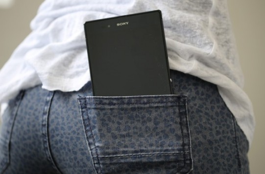 Sony Xperia Z Ultra: ecco un test sulla tascabilità
