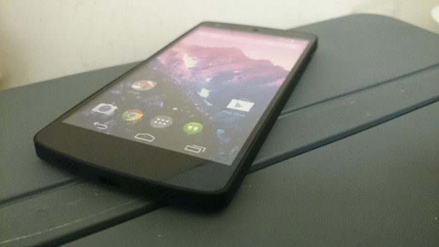 LG Nexus 5: ecco nuove foto dello smartphone e della scatola di vendita