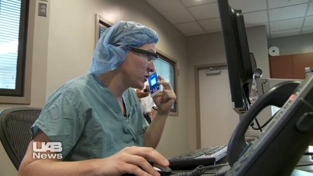 [VIDEO] Google Glass in sala operatoria per un intervento di chirurgia virtuale