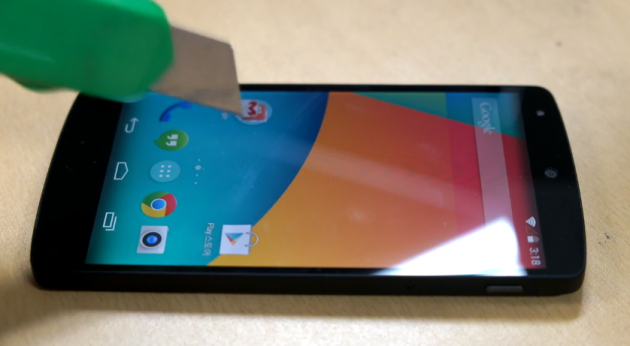 Google Nexus 5: Scratch Test