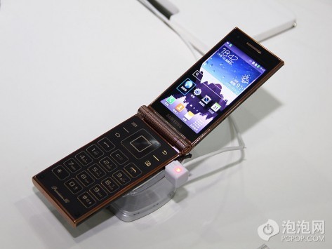 Samsung W2014: svelato ufficialmente il flip-phone Android con Snapdragon 800