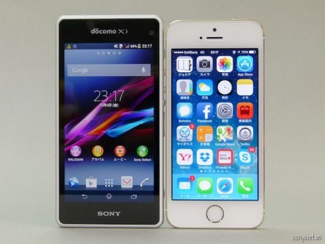 Sony Xperia Z1f si mostra in foto in compagnia di iPhone 5S