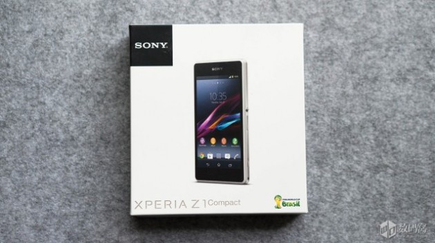 Sony Xperia Z1 Compact: ecco la confezione e un primo unboxing