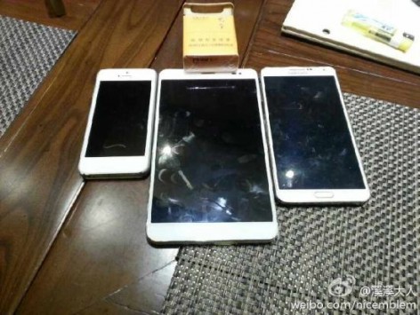 Huawei MediaPad X1 si mostra in una foto: tablet con fotocamera da 13 MP