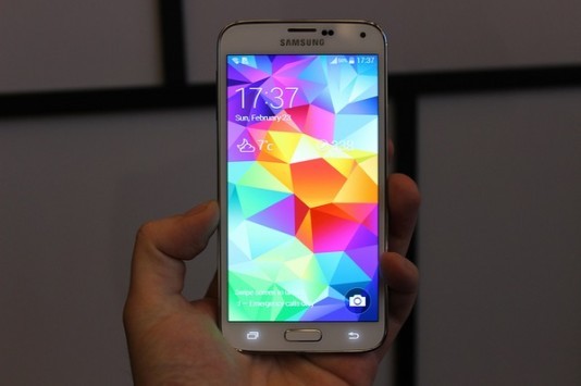 Samsung Galaxy S5: vendite al Day One superiori fino al 100% rispetto a quelle del GS4