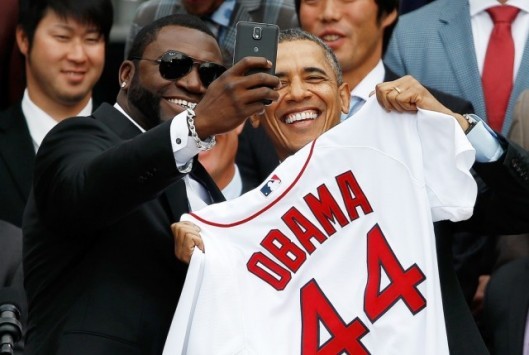 Samsung, ancora selfie-marketing con David Ortiz e Obama