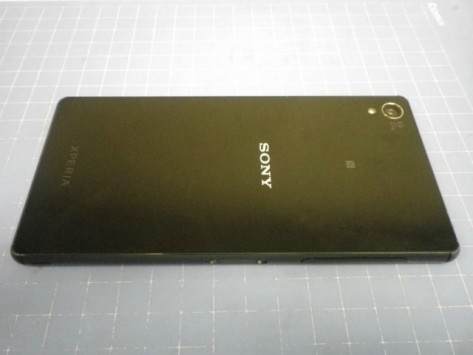 Sony Xperia Z3 si mostra in nuove foto: batteria da 3100 mAh