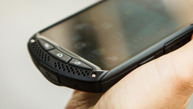 Kyocera Brigadier: nuovo rugged-phone con vetro zaffiro e Android KitKat