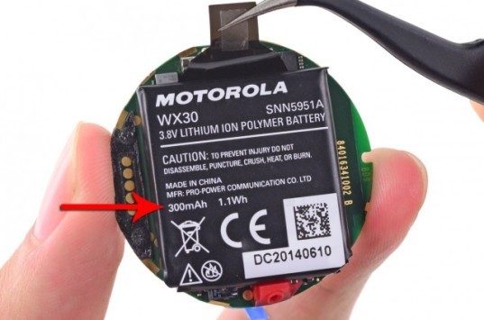 iFixit: la batteria del Moto 360 è più piccola di quanto dichiarato