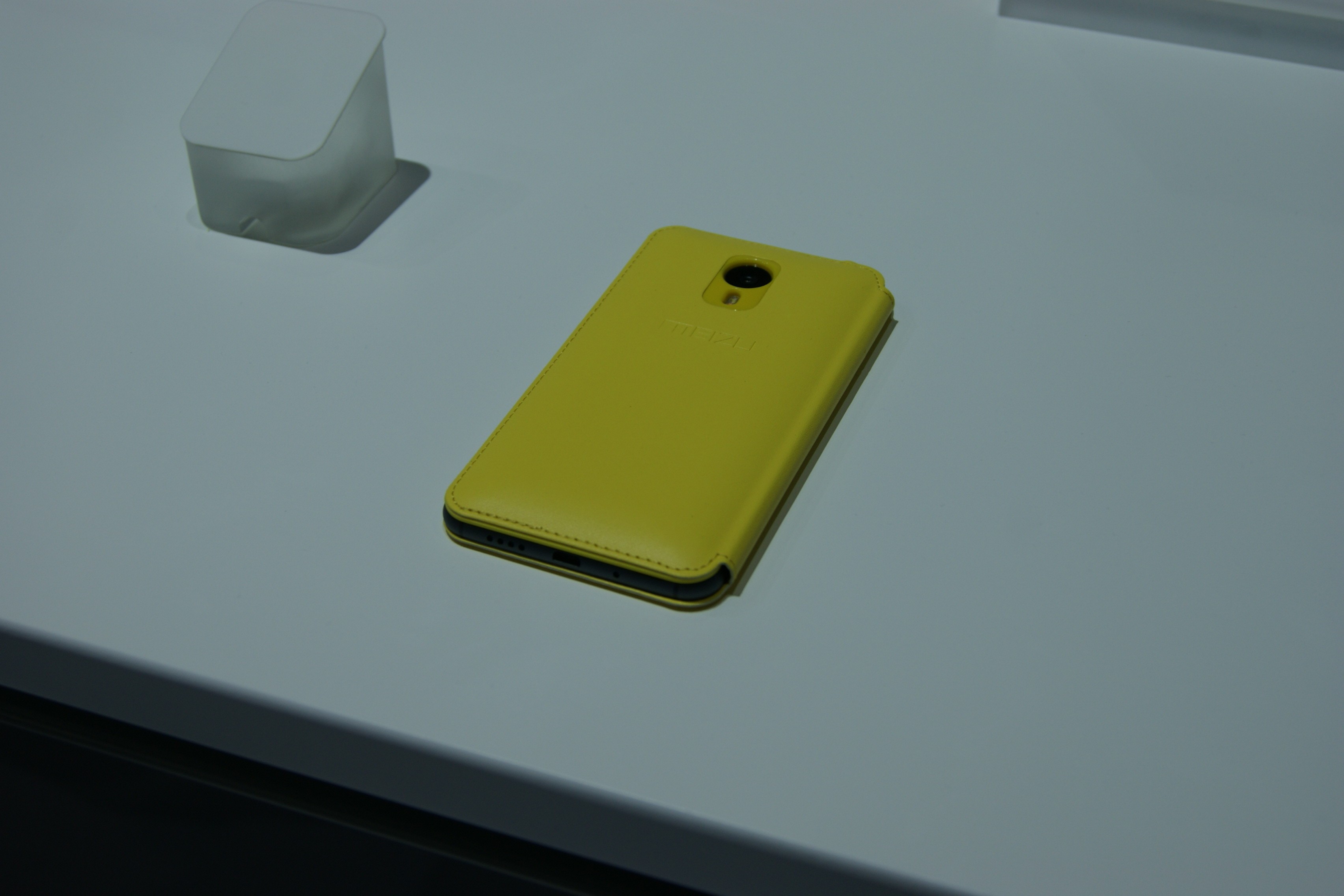 Cover MX4 gialla