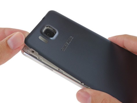 Samsung Galaxy Alpha: il teardown di iFixit non è positivo