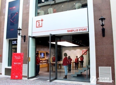 OnePlus apre uno store fisico a Pechino