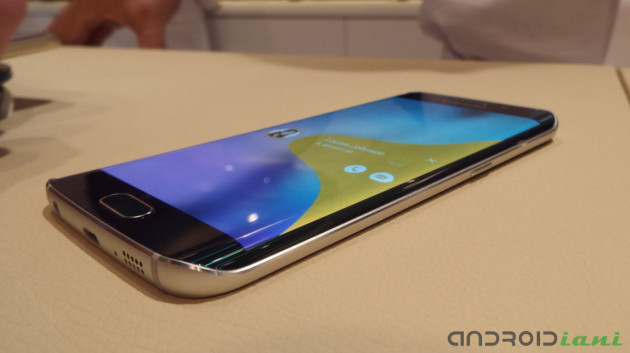 Cresce l'interesse verso Galaxy S6 Edge: Samsung vuole triplicarne la produzione