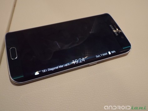 Il vetro curvo potrebbe limitare la disponibilità iniziale di Galaxy S6 Edge