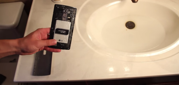 LG G4, risultato a sorpresa in un primo water-test: resiste due ore sott'acqua
