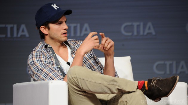 Motorola sceglie Ashton Kutcher come nuovo testimonial
