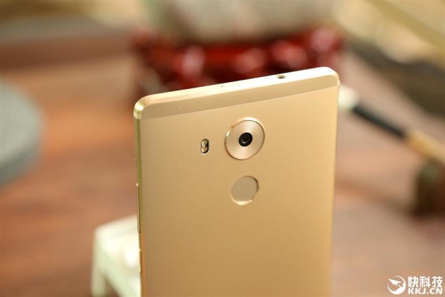 Huawei Mate 8 si mostra in un video e nelle prime immagini reali