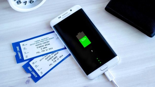LG controbatte Samsung: meglio la batteria removibile di V10
